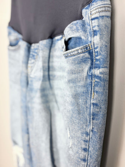 M/10 - Old Navy Distressed Boyfriend Jeans